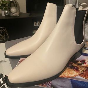 NWOT Michael kors white and white Chelsea boots